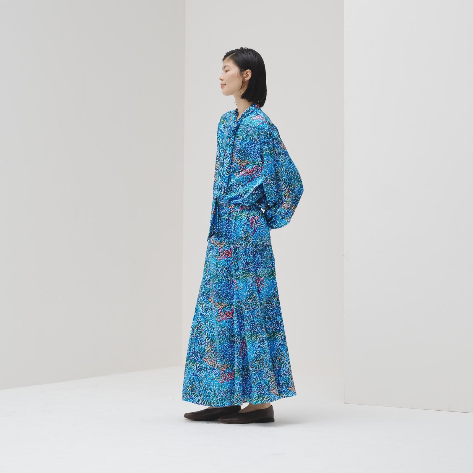 サテンボウタイブラウス「（無題）（青）」 – HERALBONY