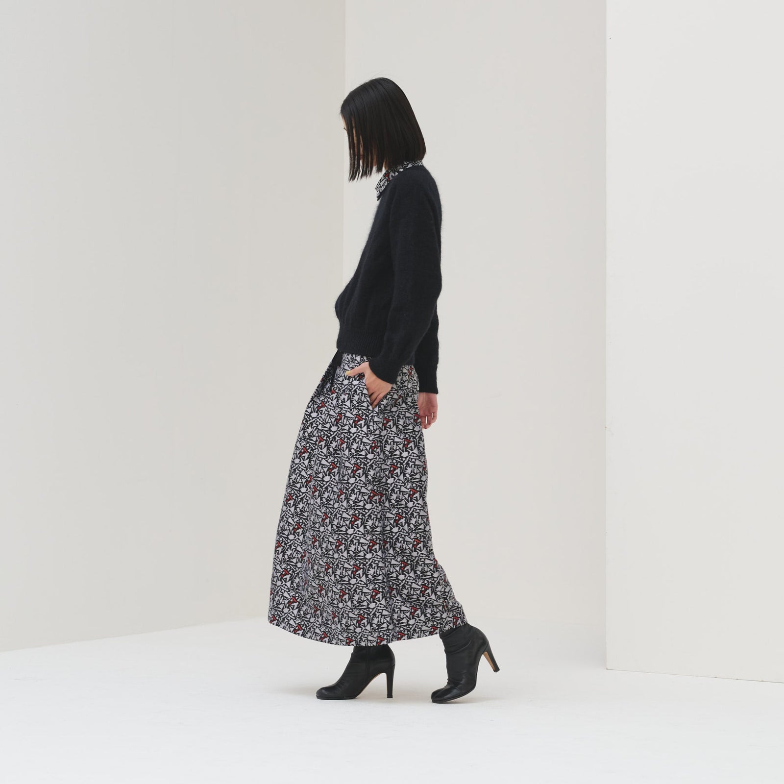 ジャカードスカート「モノクロの世界」 – HERALBONY
