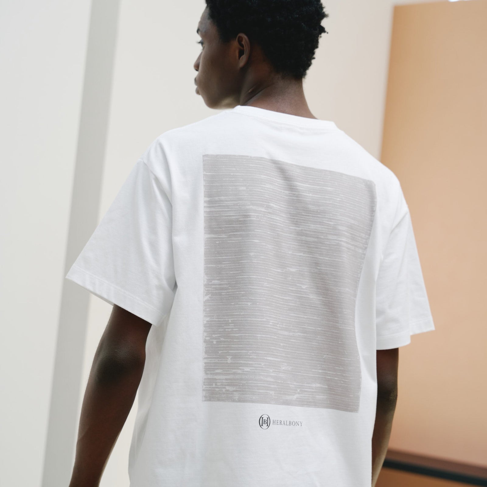 アートバックプリントTシャツ「羊水の滲み」 – HERALBONY